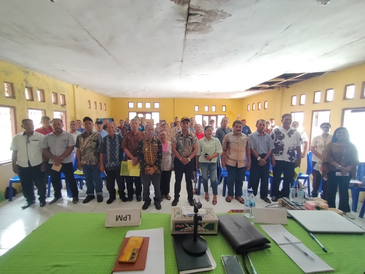 Pengukuhan RT/RW Kelurahan Paupire